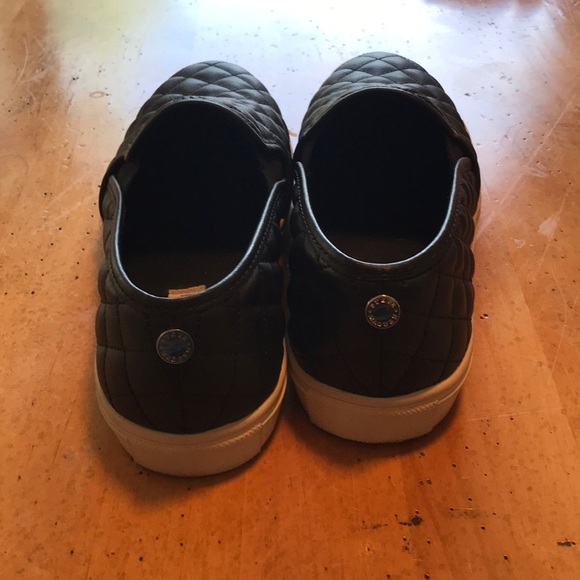 Steve Madden Black slip on shoes - Picture 2 of 3